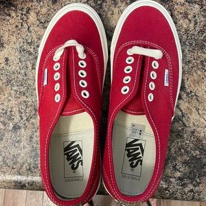 New Vans Red Men size 7 Women’s size 8.5
